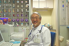 適切なアドバイスで患者さんの症状改善をサポートする田中裕士先生
