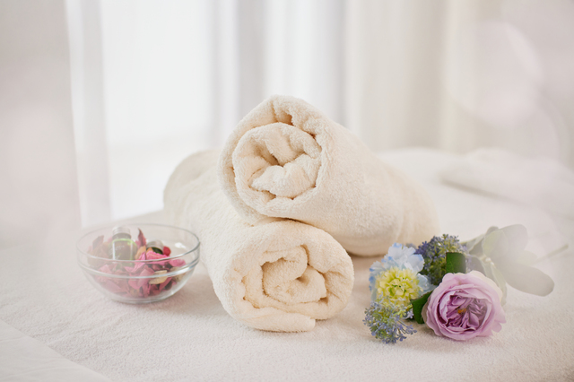 【サロン必見】アロマオイルがついたタオルの洗濯方法と注意点を解説